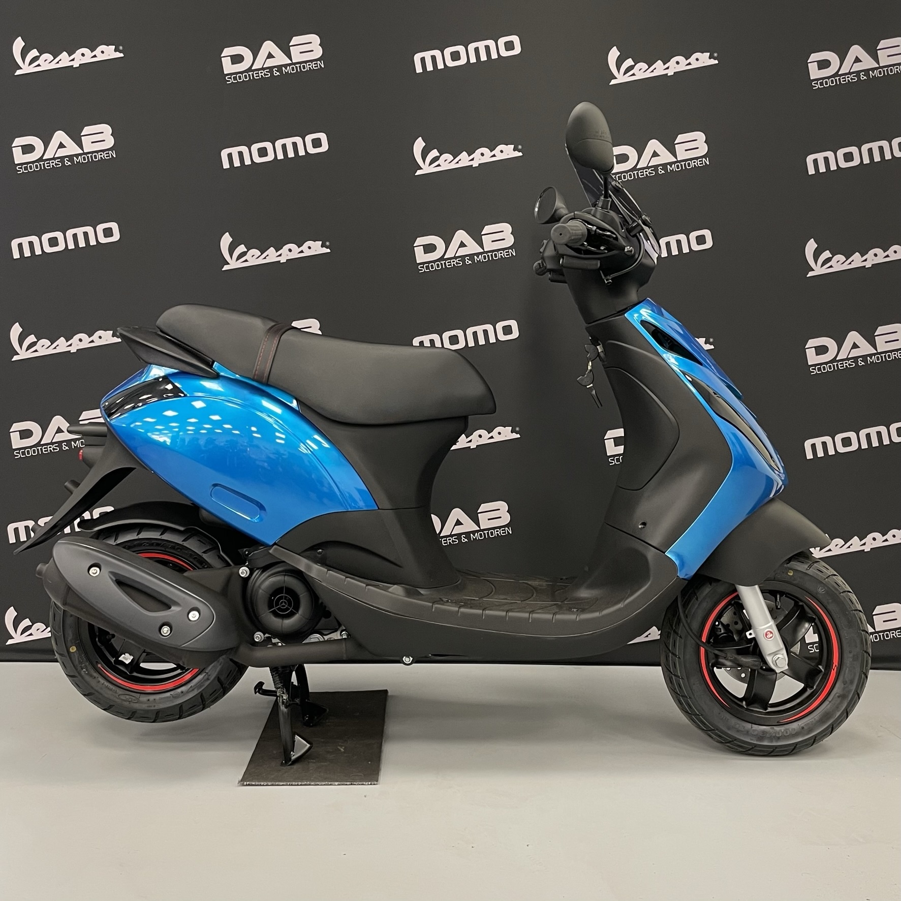Piaggio Zip Custom Candy Blue - DAB scooters & Motoren B.V.