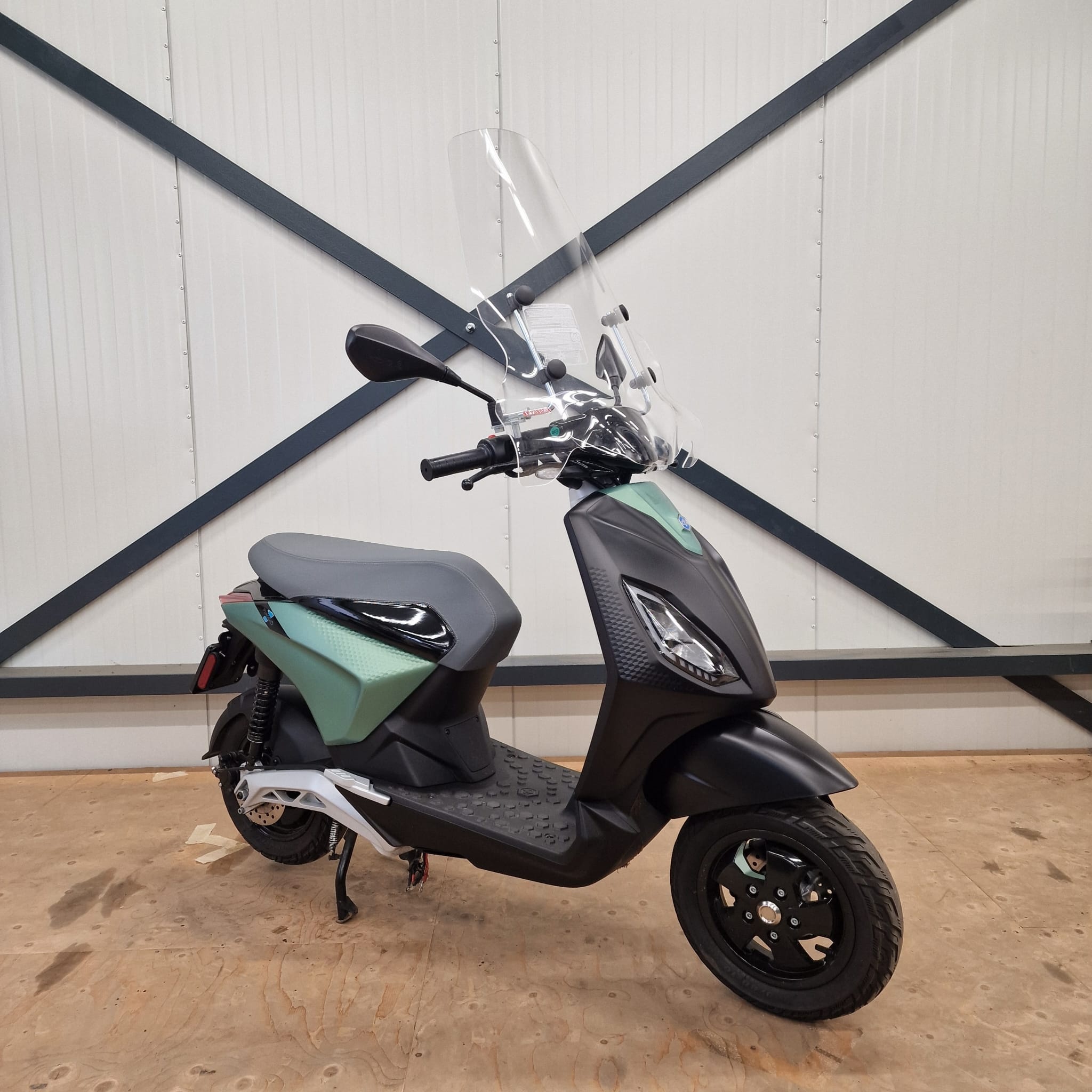Piaggio one bromscooter ( elektrisch )