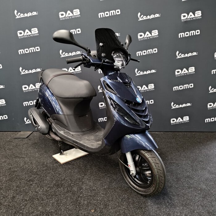 Piaggio Zip bromscooter