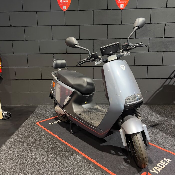Yadea G5 Bromscooter