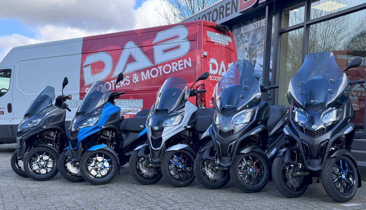 In onze ruime werkplaats kun je dagelijks terecht voor het onderhoud aan je motorfiets, motorscooter, Piaggio Mp3 of scooter. We beschikken over moderne apparatuur en een team van ervaren specialisten, zodat we je probleem zo snel en goed mogelijk kunnen