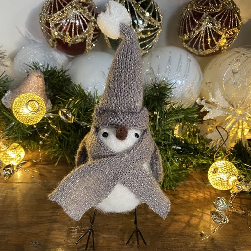 Level 2 Accessories Bobble Hat Robin