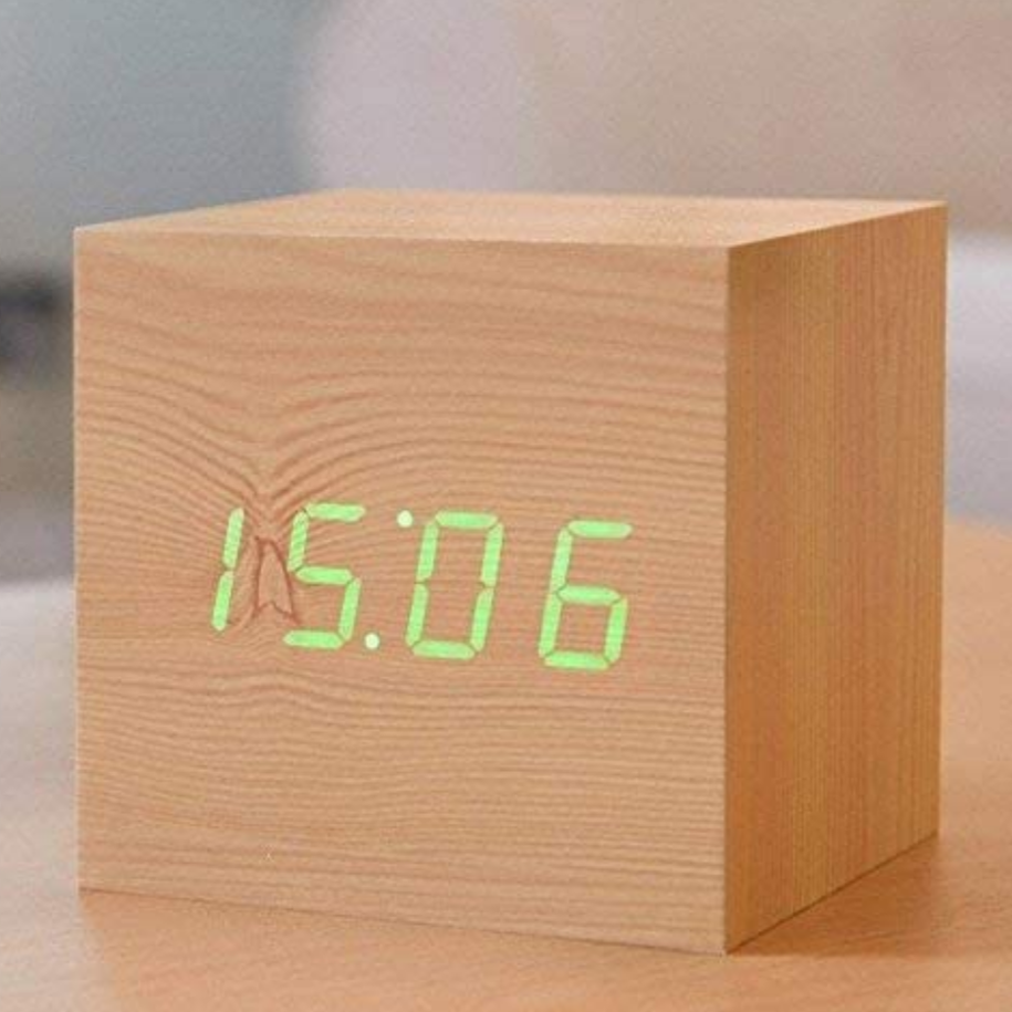 Cube Beech Click Clock / Green LED