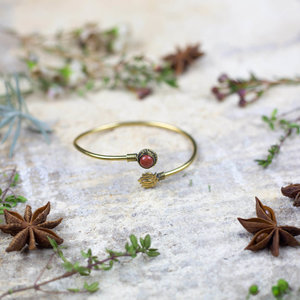 Lotus Leaf & Brown Sparkly Stone Bracelet