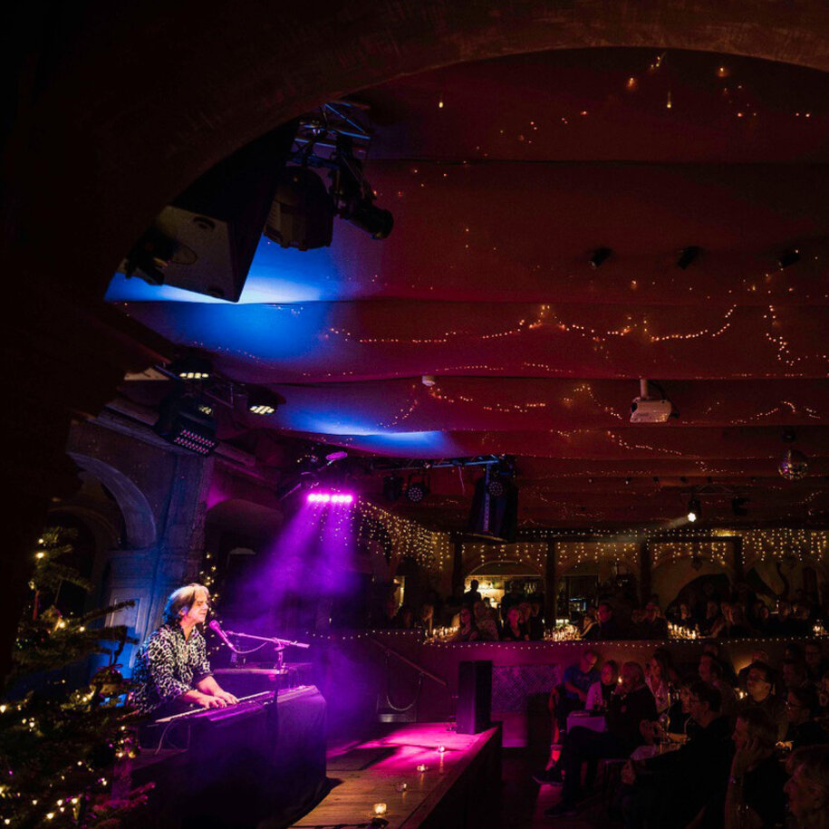 h Natural Steve Hogarth Christmas Concert