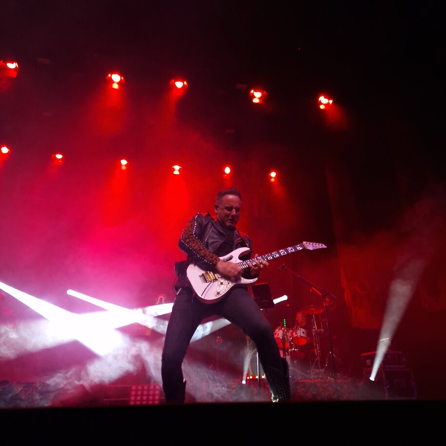 Heaven Can Wait: A Meat Loaf Concert Experience