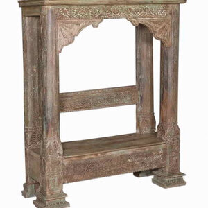 Carved Pillar Day Bed