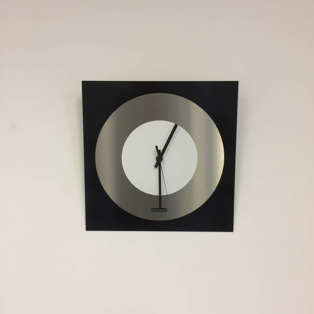 Klokkendiscounter Design - Wall clock Topaz Black and White