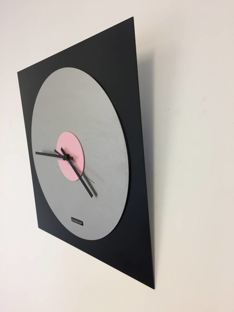 Klokkendiscounter Design - Wandklok TOPAZ Black and Pink