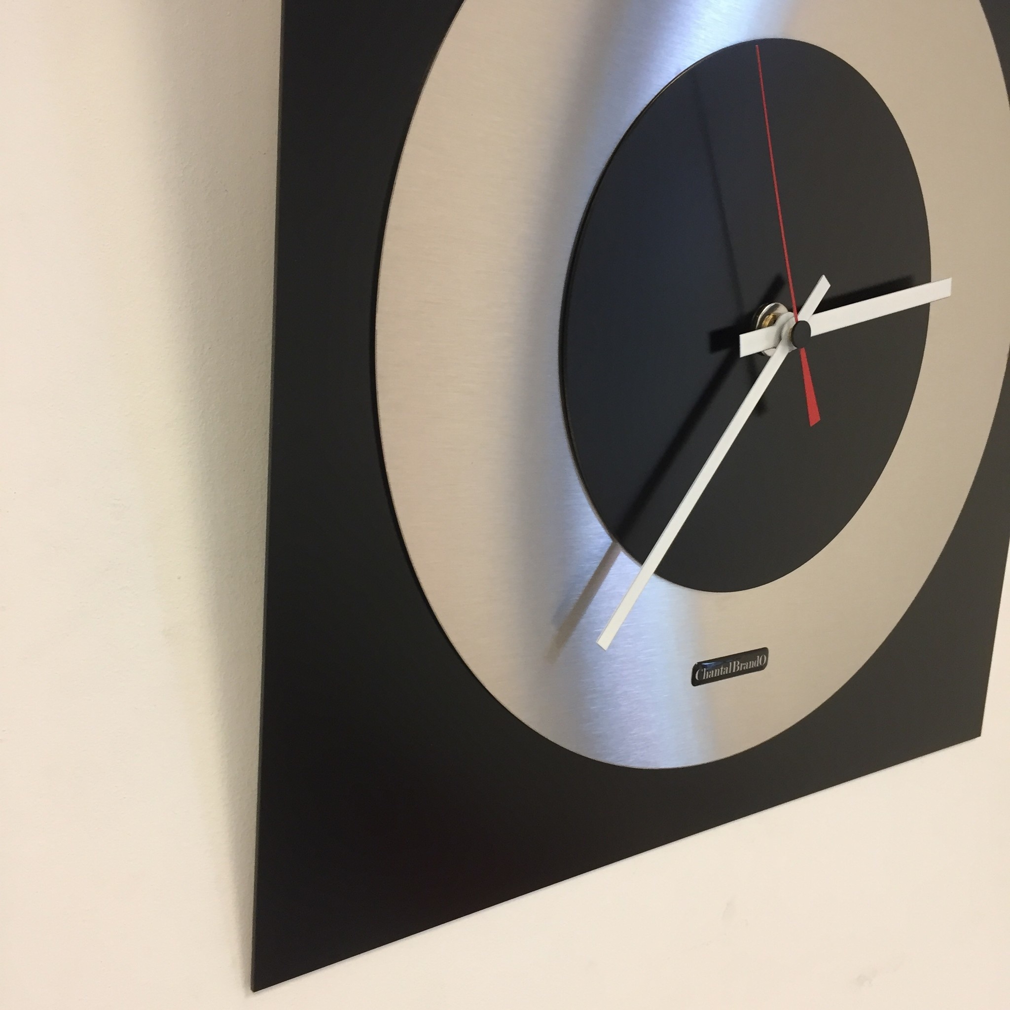 Klokkendiscounter Design - Wall clock Topaz Black and Black