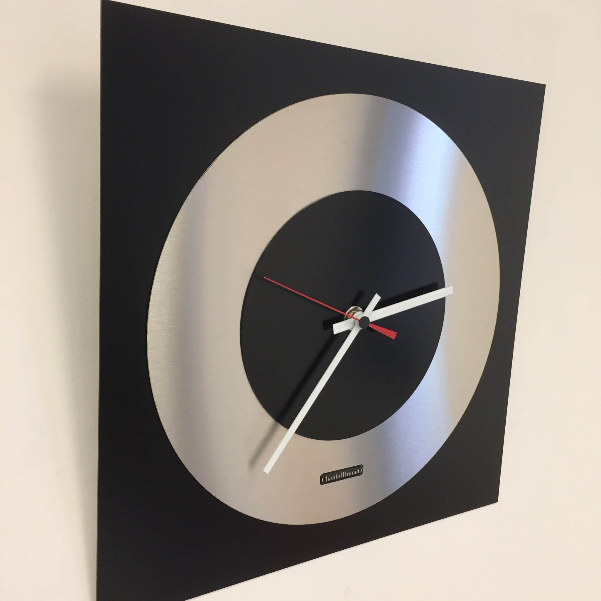 Klokkendiscounter Design - Wall clock Topaz Black and Black