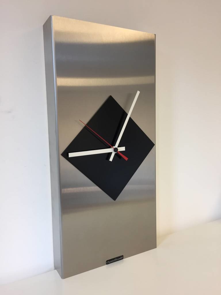 Klokkendiscounter Design - Wall clock Extravaganza -Black Window