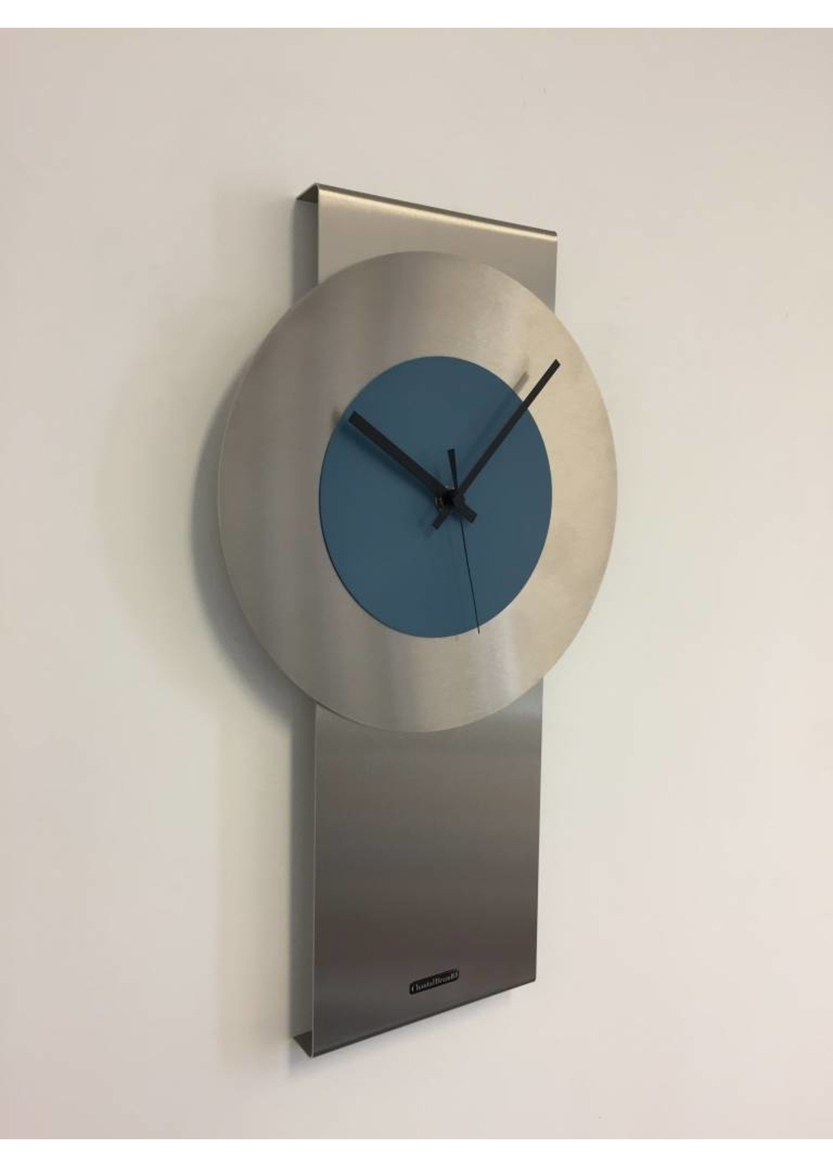 Klokkendiscounter BeoXL - Wandklok Pendulum Steel-Blue Design