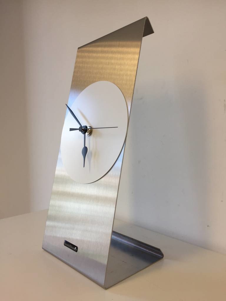 Klokkendiscounter Design - Table clock Yara silver and white