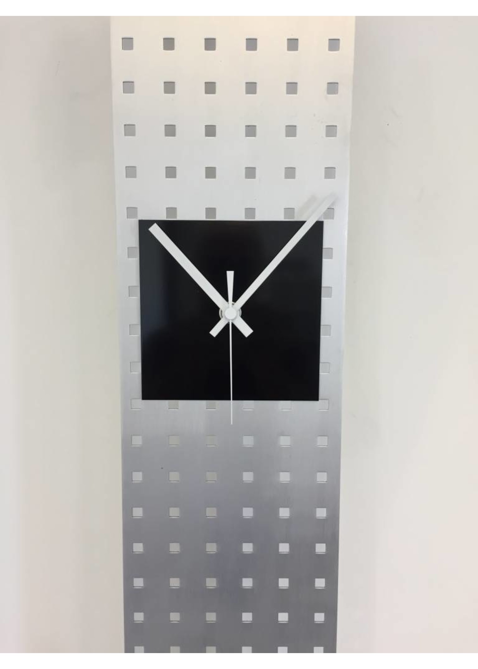 Klokkendiscounter BeoXL - Wandklok Perfor Design Black Square