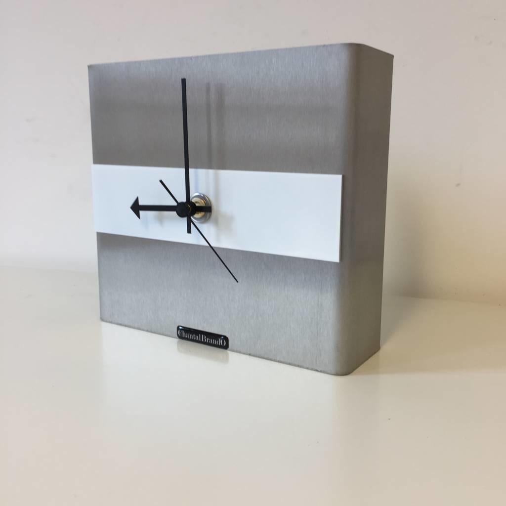 Klokkendiscounter BeoXL - Tafelklok RVS NIKE Design White Stripe
