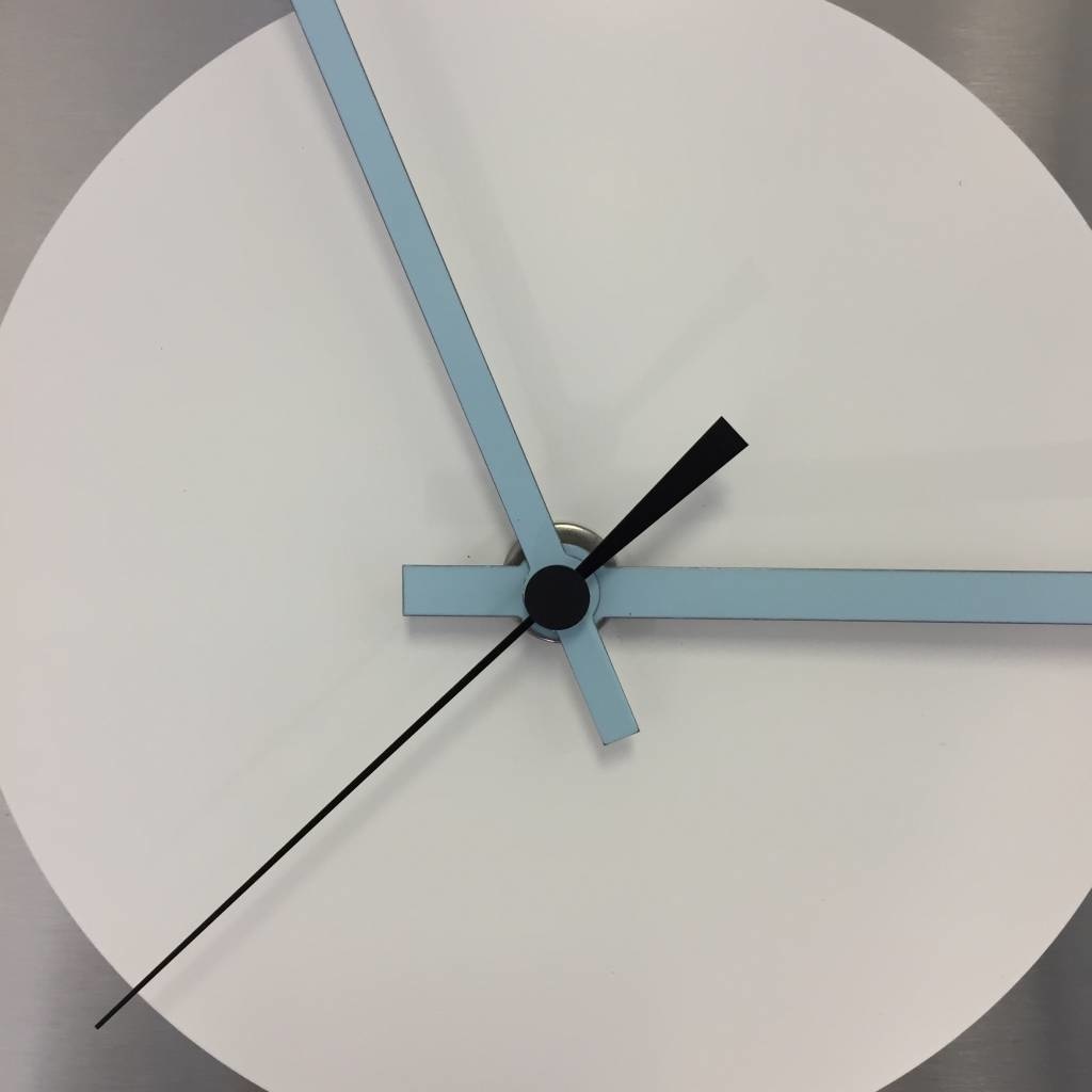 Klokkendiscounter Design - Wall clock Junte White & Blue