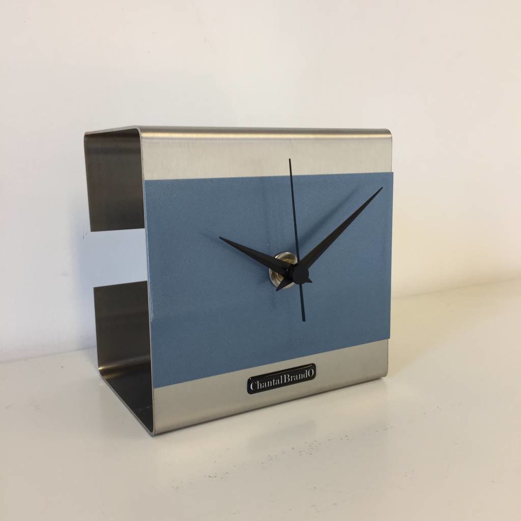 Klokkendiscounter Design - Table clock The Cube Ice Blue