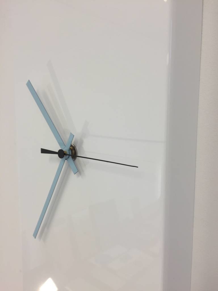 Klokkendiscounter Design - Wall clock Matterhorn Blue Pointers