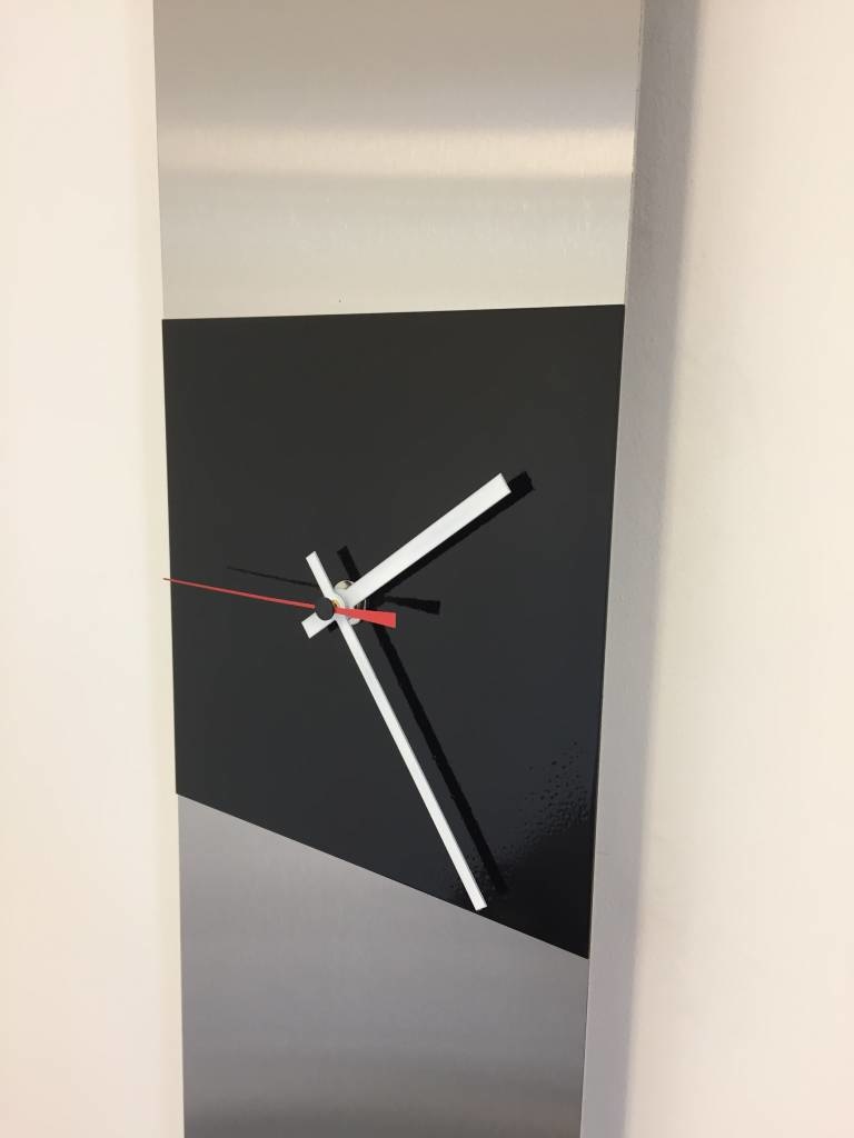 Klokkendiscounter Design - Wall clock Heart of the Sunrise Black & Red Pointer
