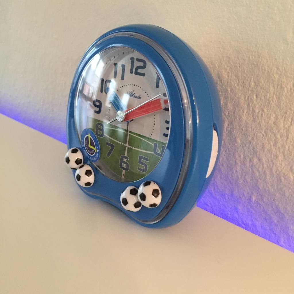 Atlanta Design - Kinderwecker met voetballen blauw