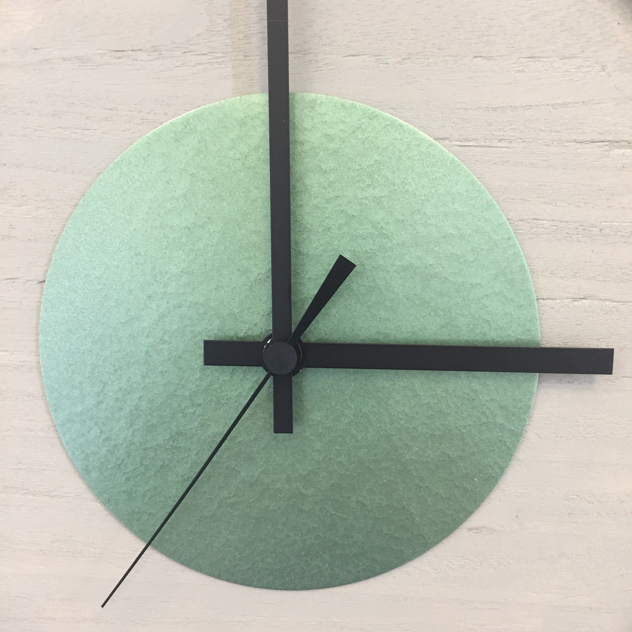 Klokkendiscounter Design - Wall clock Quinten Green Hammer Modern Design