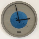 Klokkendiscounter Design - Wanduhr Quinten Blau Hammer Modernes Design