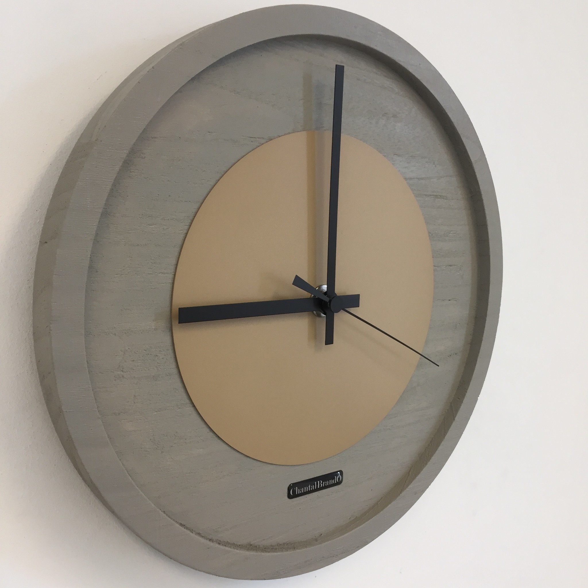 Klokkendiscounter Design - Wall clock Quinten Camel Modern Design