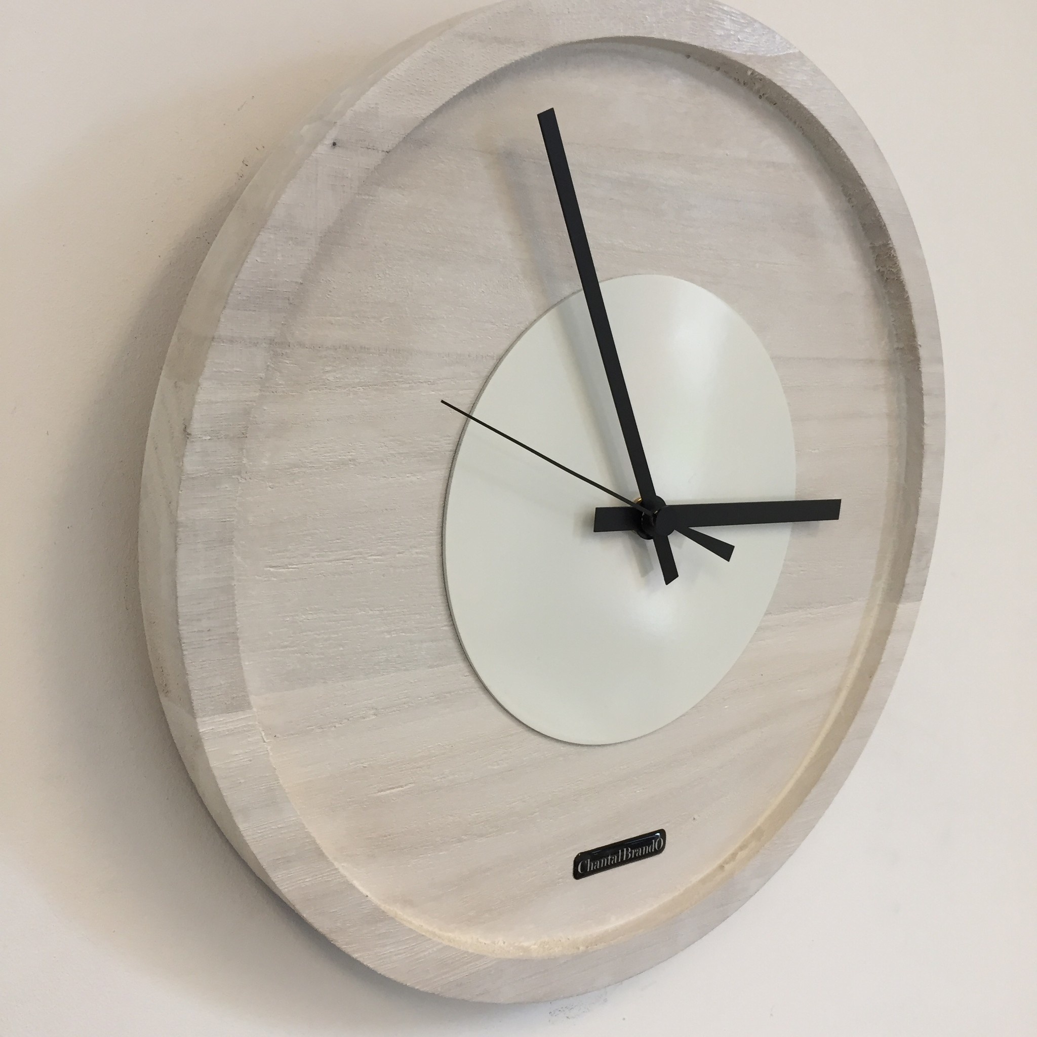 Klokkendiscounter Design - Wall clock Quinten White On White Modern Dutch Design