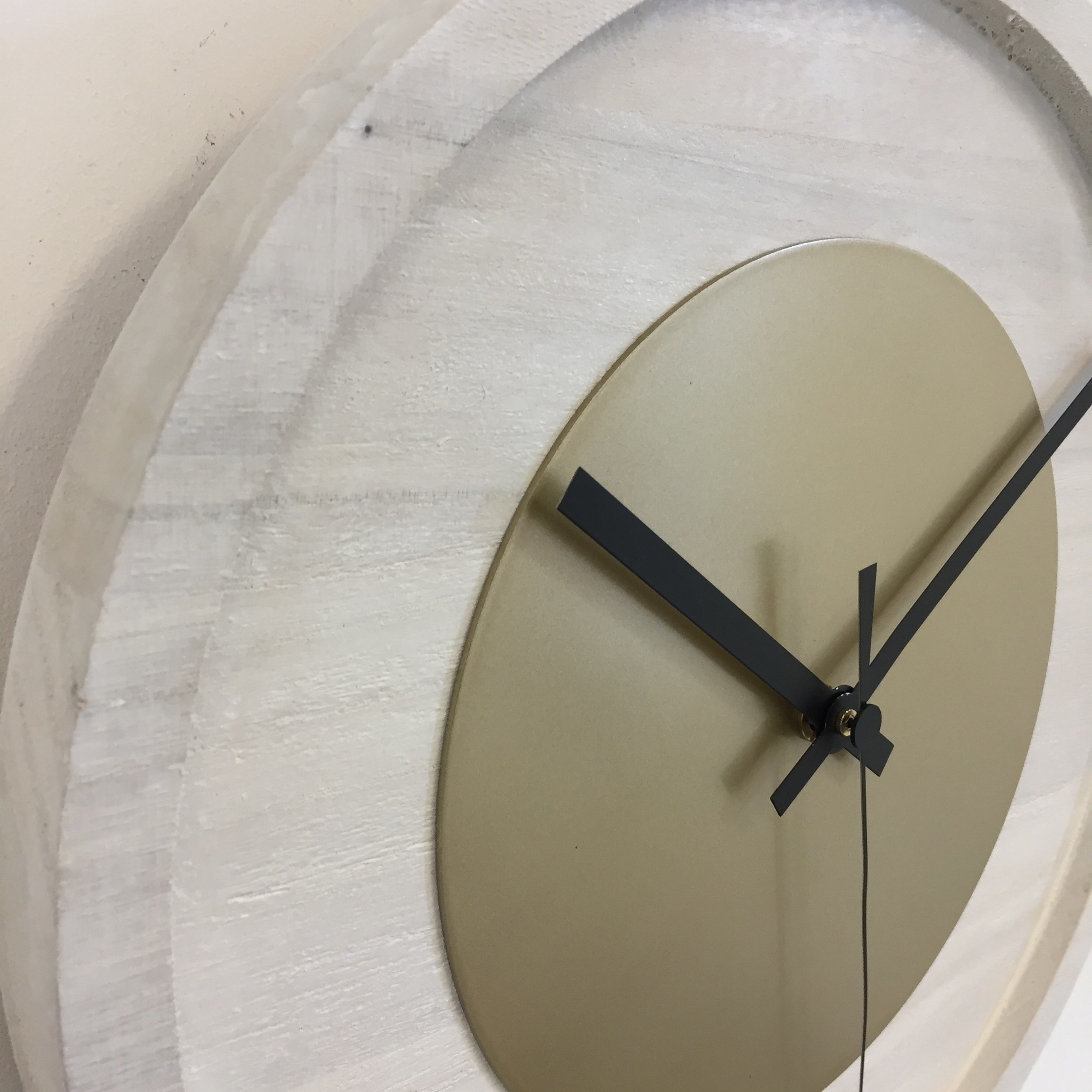 Klokkendiscounter Design - Wall clock Quinten White & Gold Modern Dutch Design