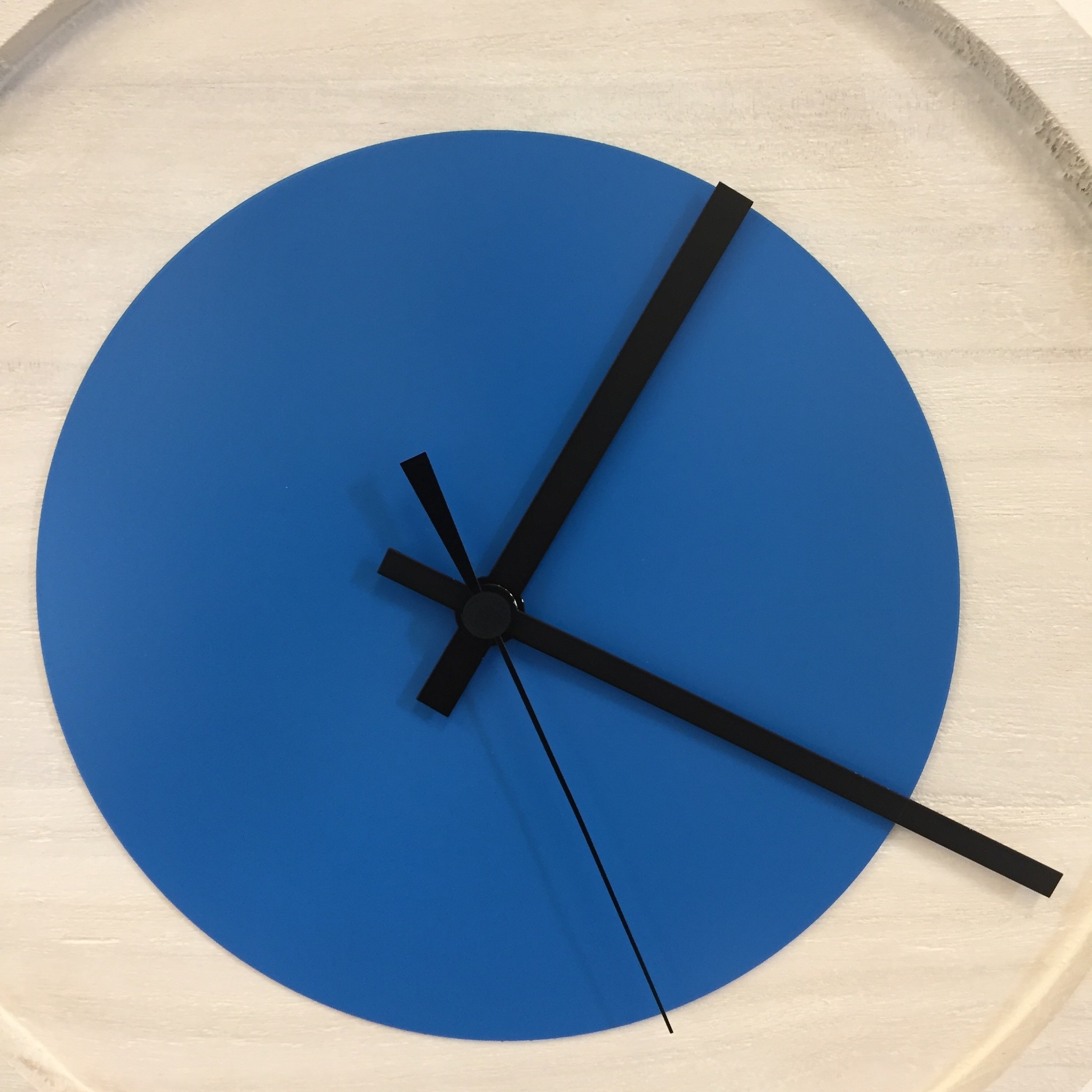 Klokkendiscounter Design - Wall clock Quinten White & Blue Modern Dutch Design