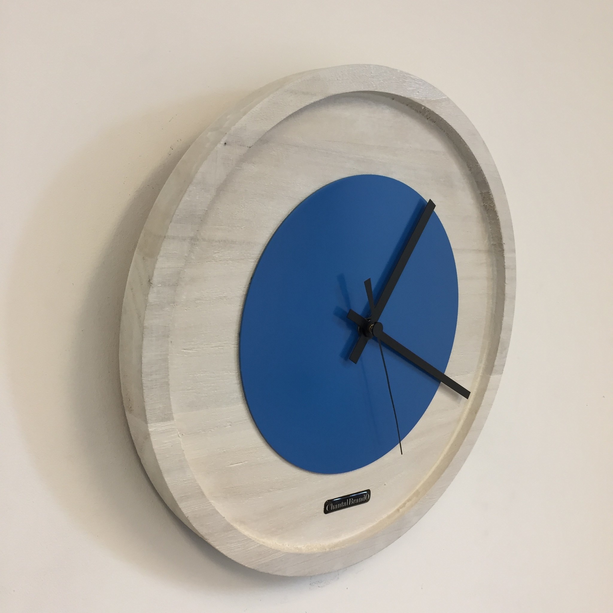 Klokkendiscounter Design - Wanduhr Quinten White & Blue Modern Dutch Design