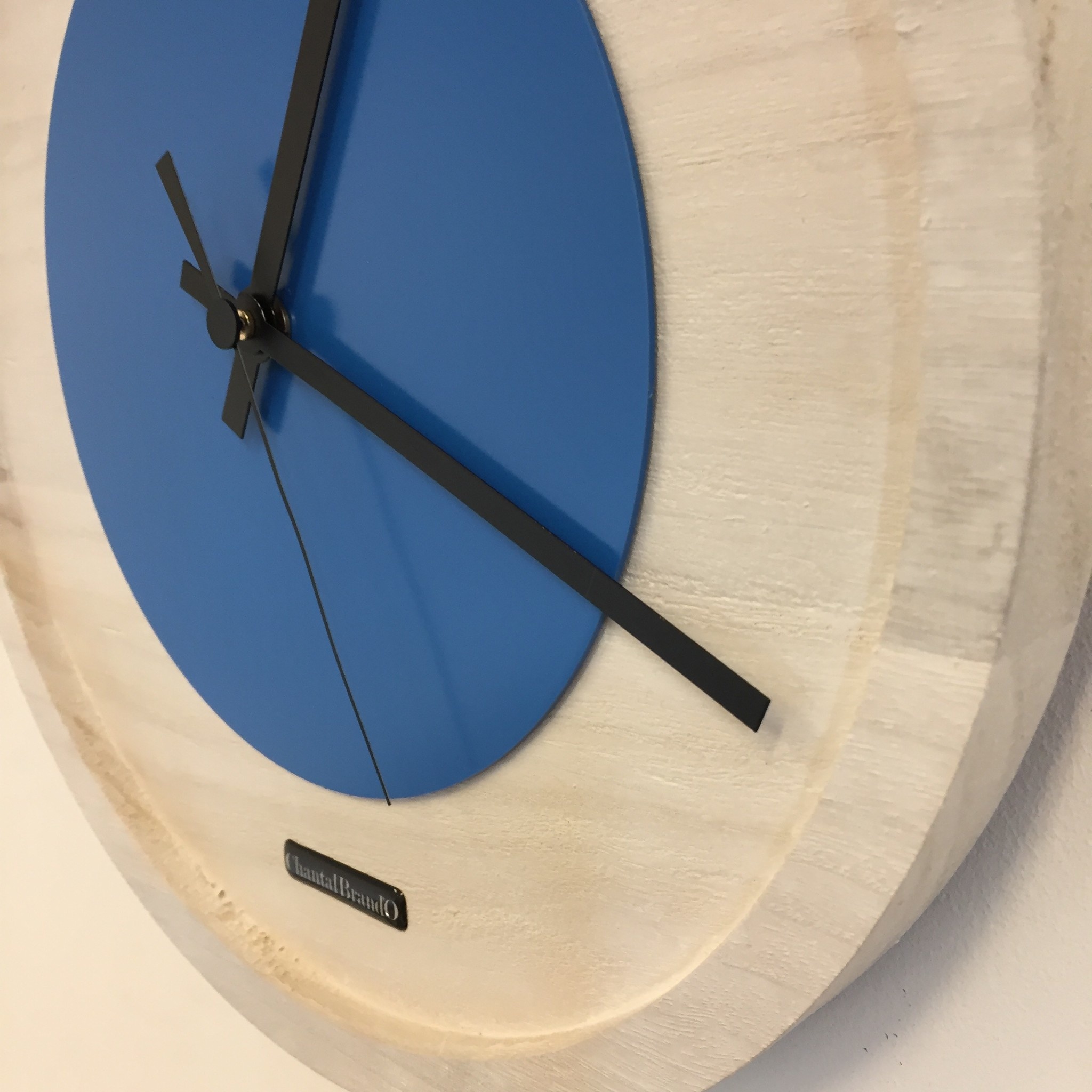 Klokkendiscounter Design - Wall clock Quinten White & Blue Modern Dutch Design