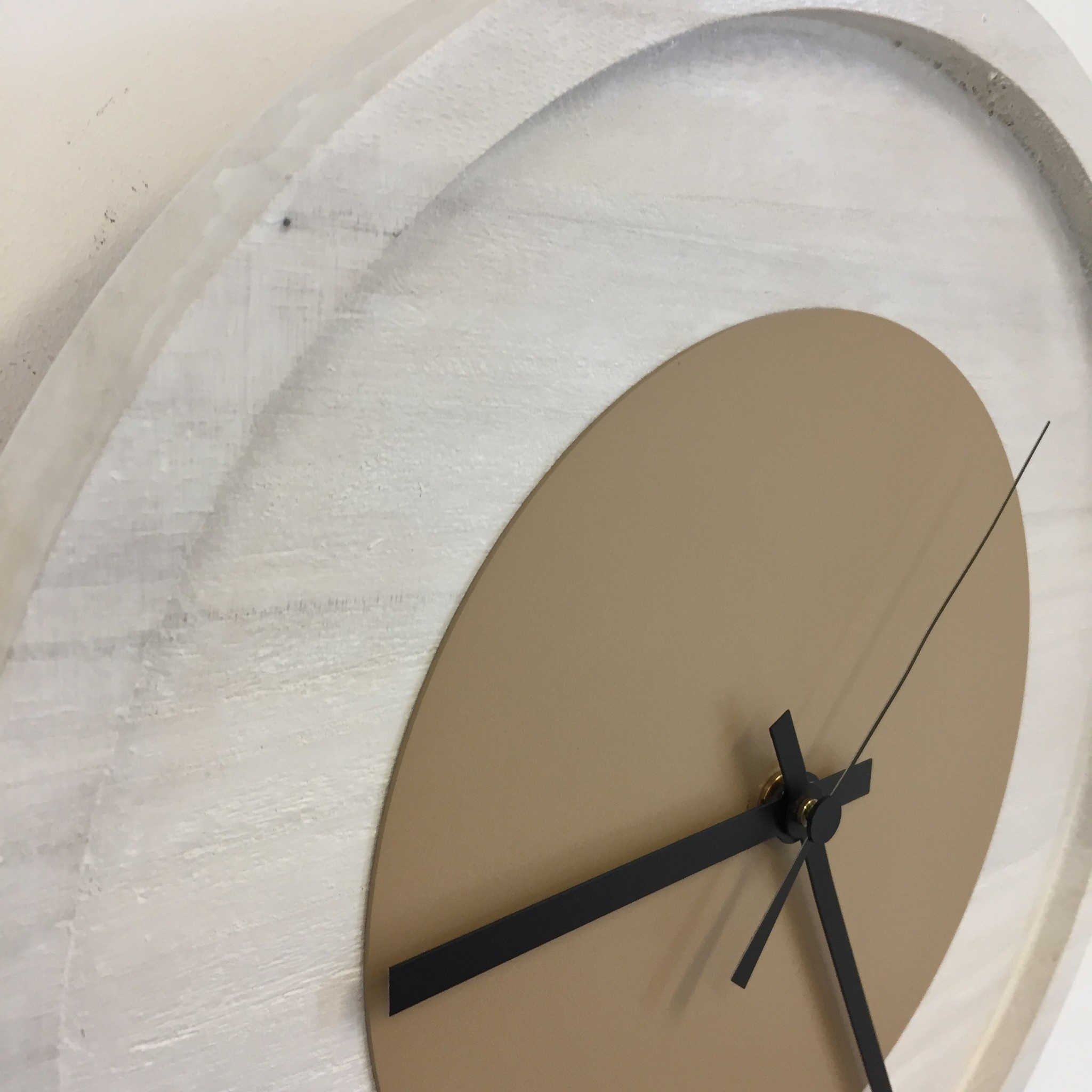 Klokkendiscounter Design - Wall clock Quinten White & Beige Modern Dutch Design