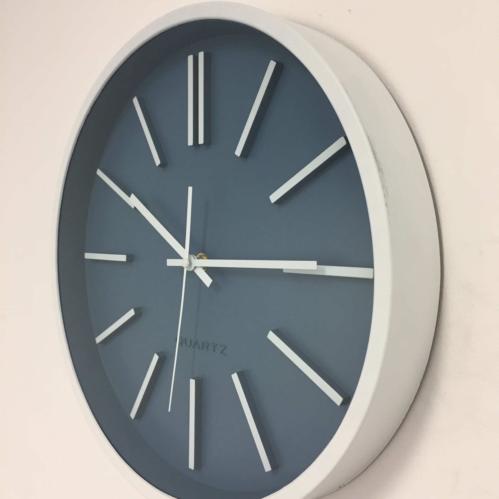NiceTime Design - Wall clock White and Blue Modern Design