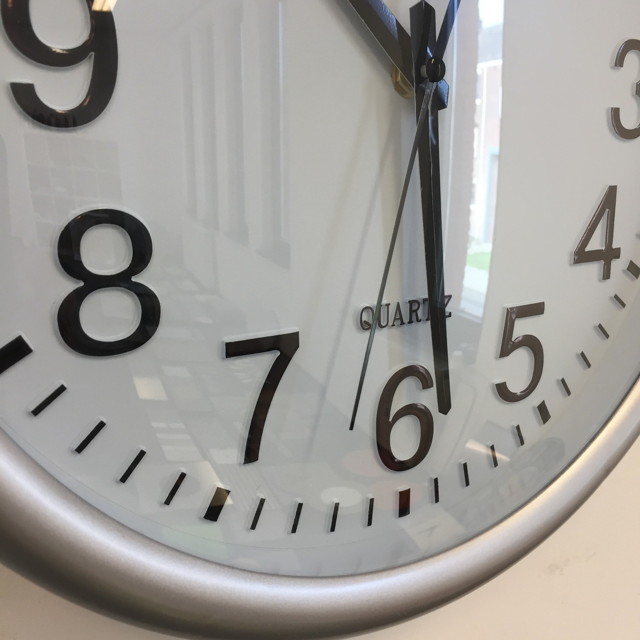 NiceTime Design - Wall clock Silver & Gray Modern Design
