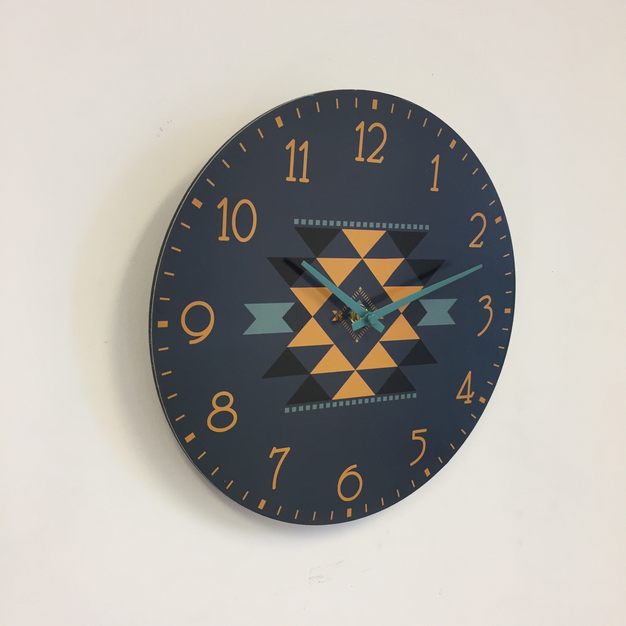 NiceTime Design - Wall clock Triangle Modern Design