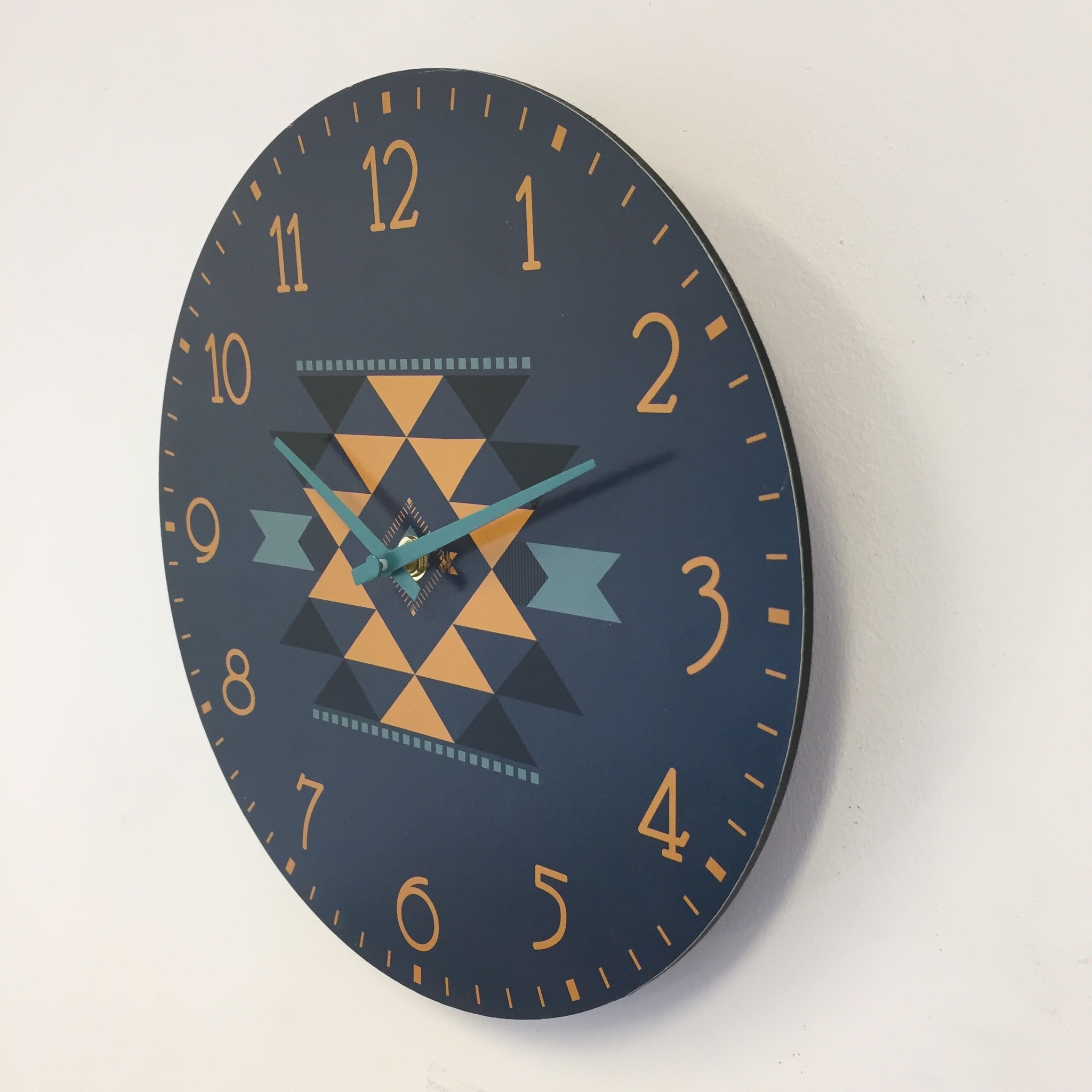 NiceTime Design - Wall clock Triangle Modern Design