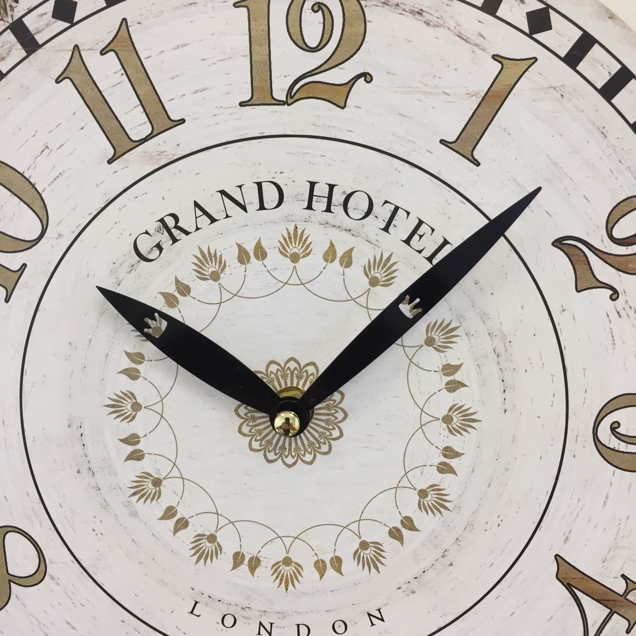 NiceTime Design - Wandklok Grand Hotel Londen Vintage retro wit
