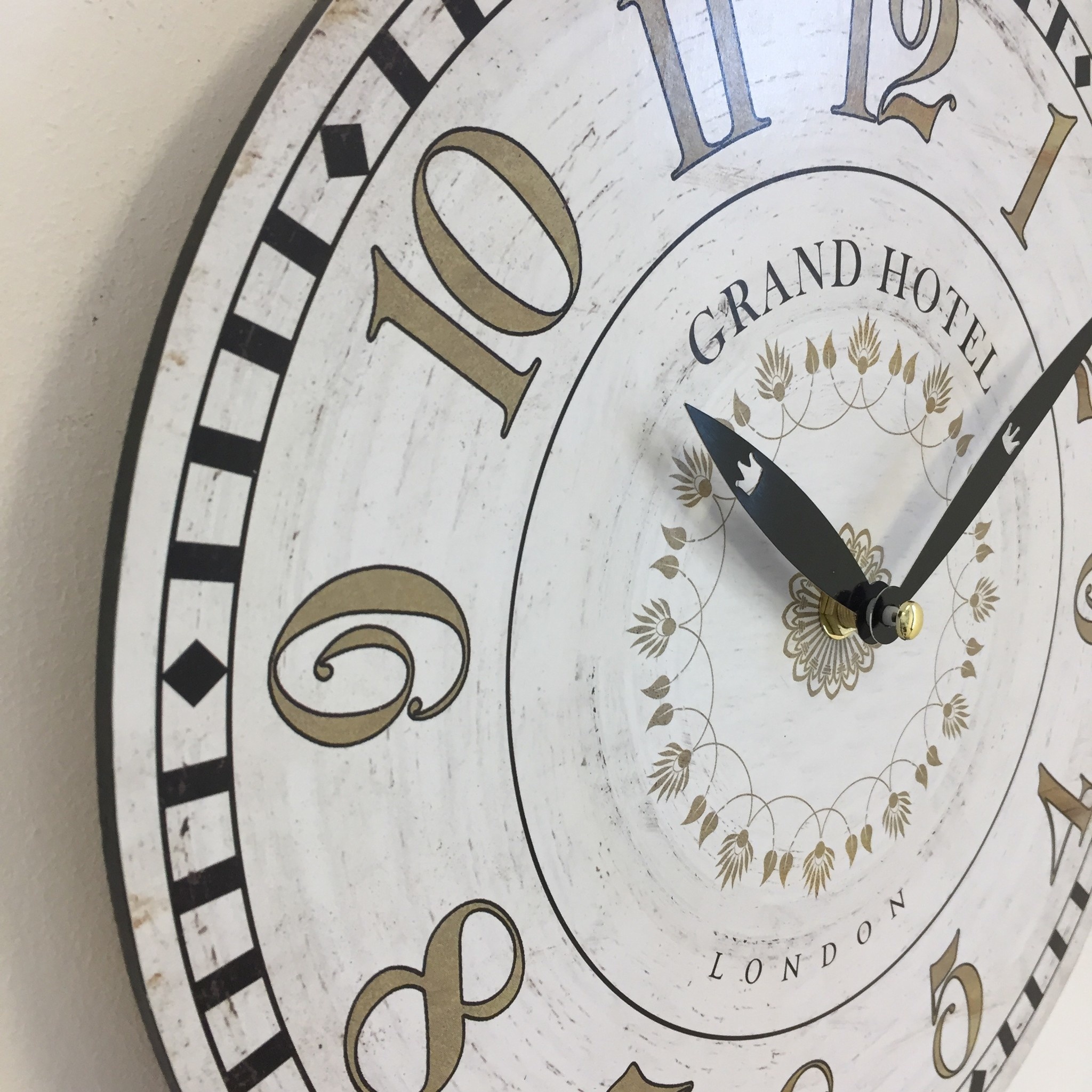 NiceTime Design - Wall clock Grand Hotel London Vintage Retro White