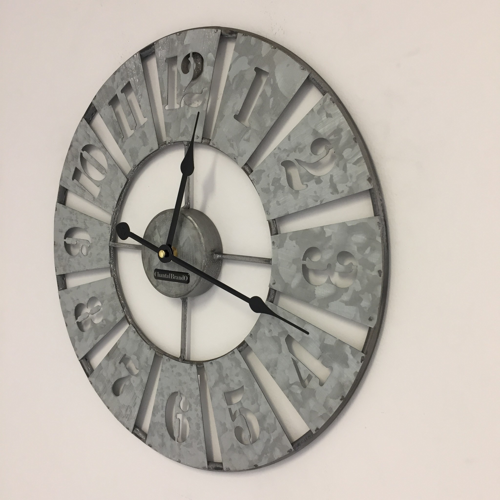 Klokkendiscounter Design - wall clock in zinc metal design