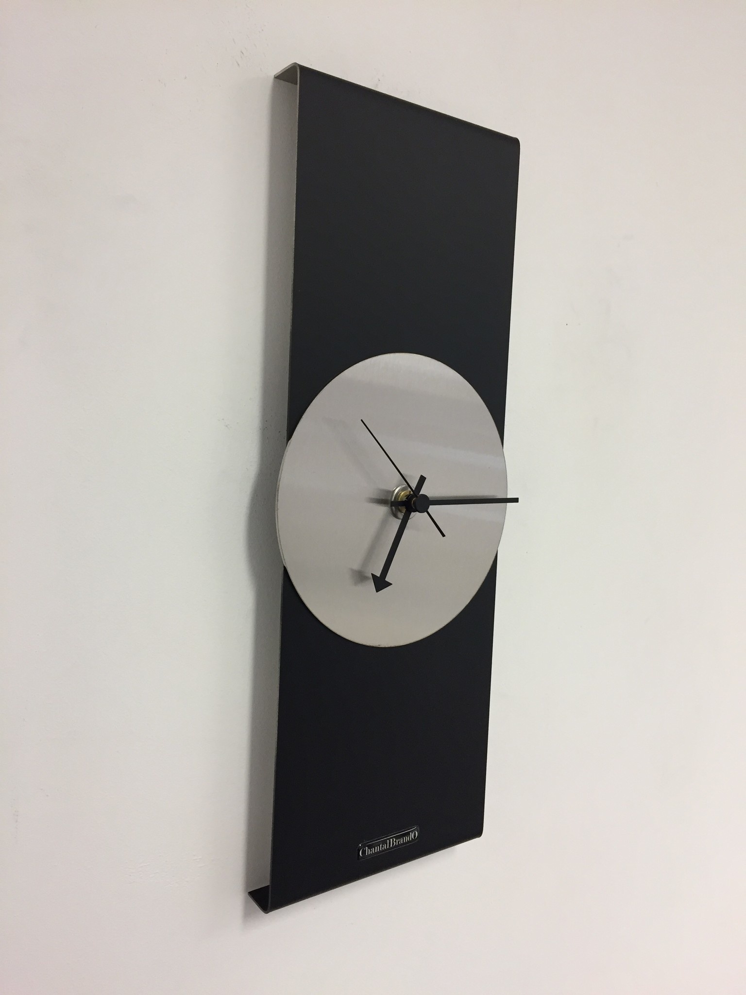 Klokkendiscounter Design - Wall clock Black Line Silver Modern Design Stainless Steel