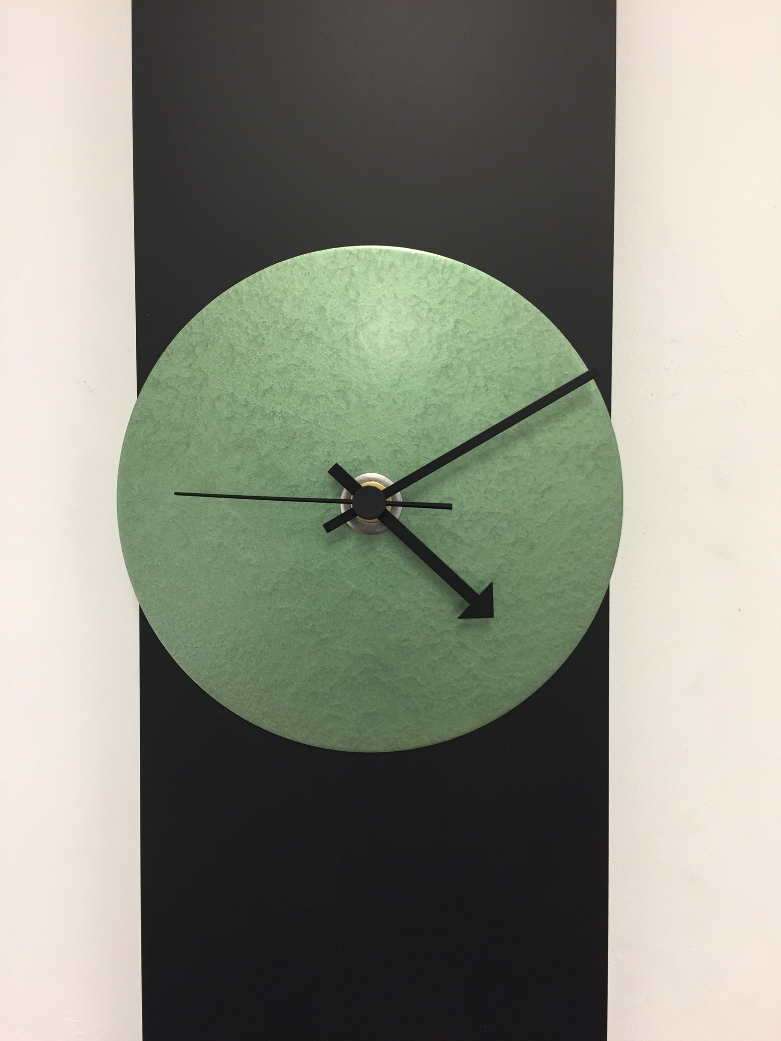 Klokkendiscounter Design - Wall clock Black Line & Hammer Green Modern Design Stainless steel