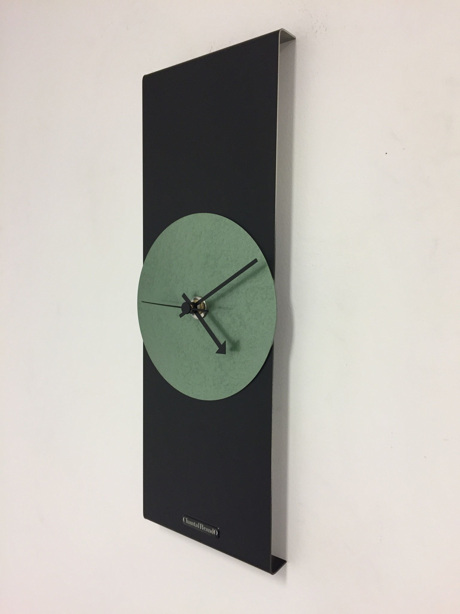 Klokkendiscounter Design - Wall clock Black Line & Hammer Green Modern Design Stainless steel