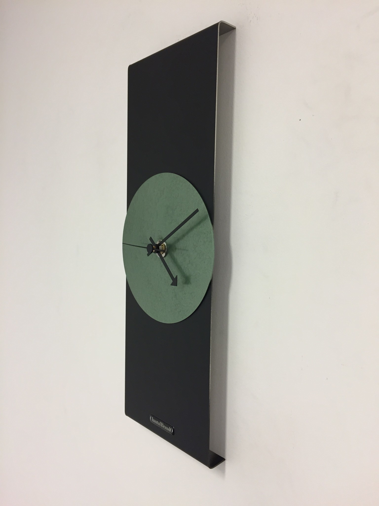 Klokkendiscounter Design - Wall clock Black Line & Hammer Green Modern Design Stainless steel