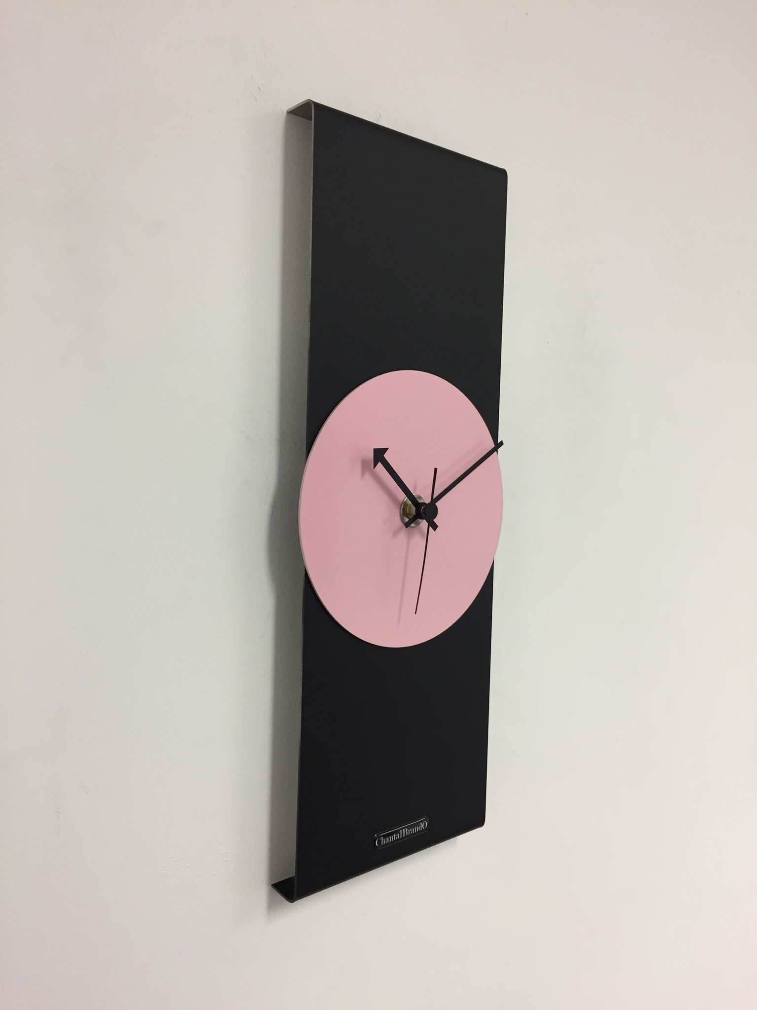 Klokkendiscounter Design - Wanduhr Black-Line Pink Panther Modern Design Edelstahl