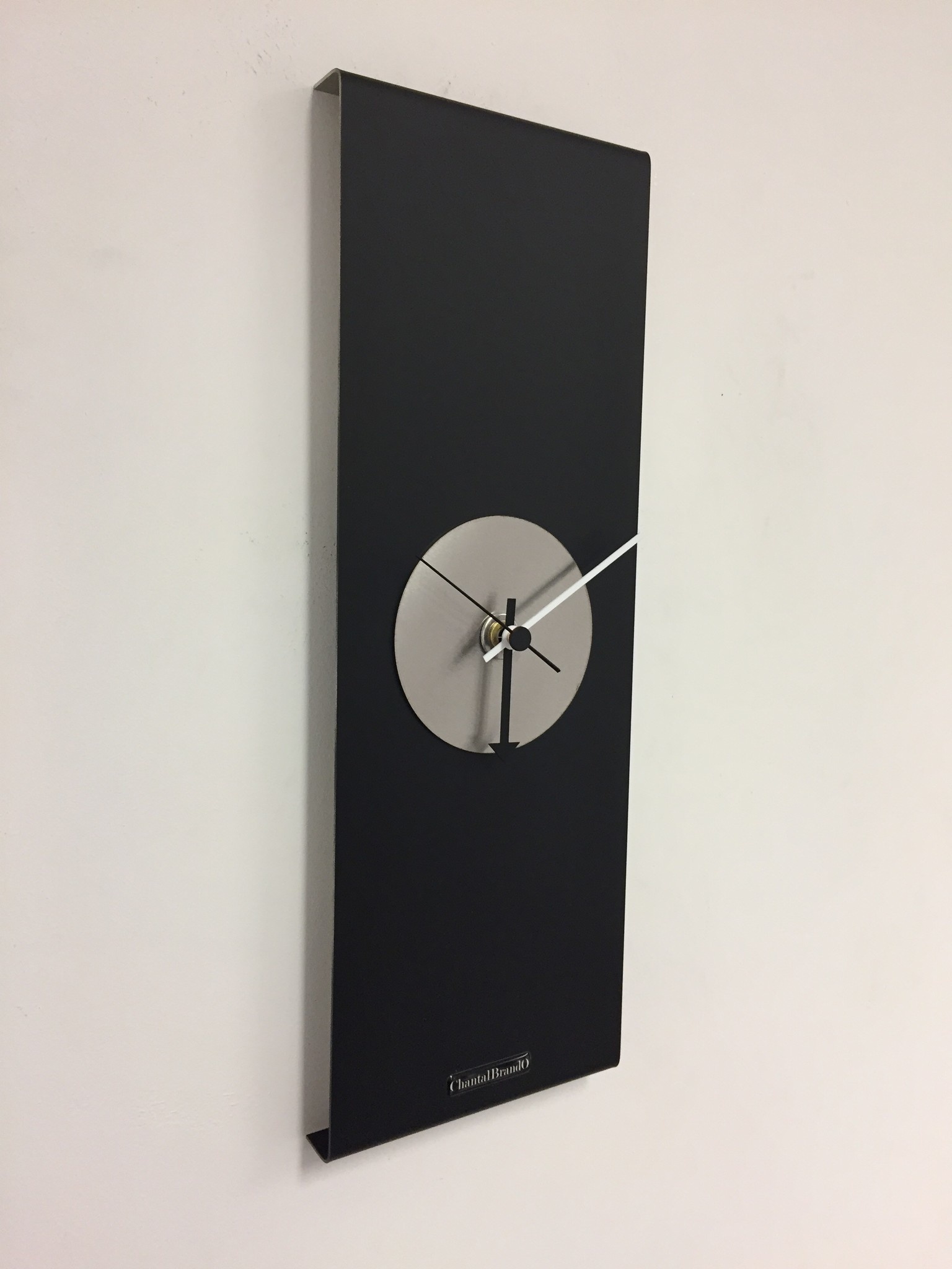 Klokkendiscounter Design - Wall clock Black -Line Silver Eye Modern Design Stainless steel