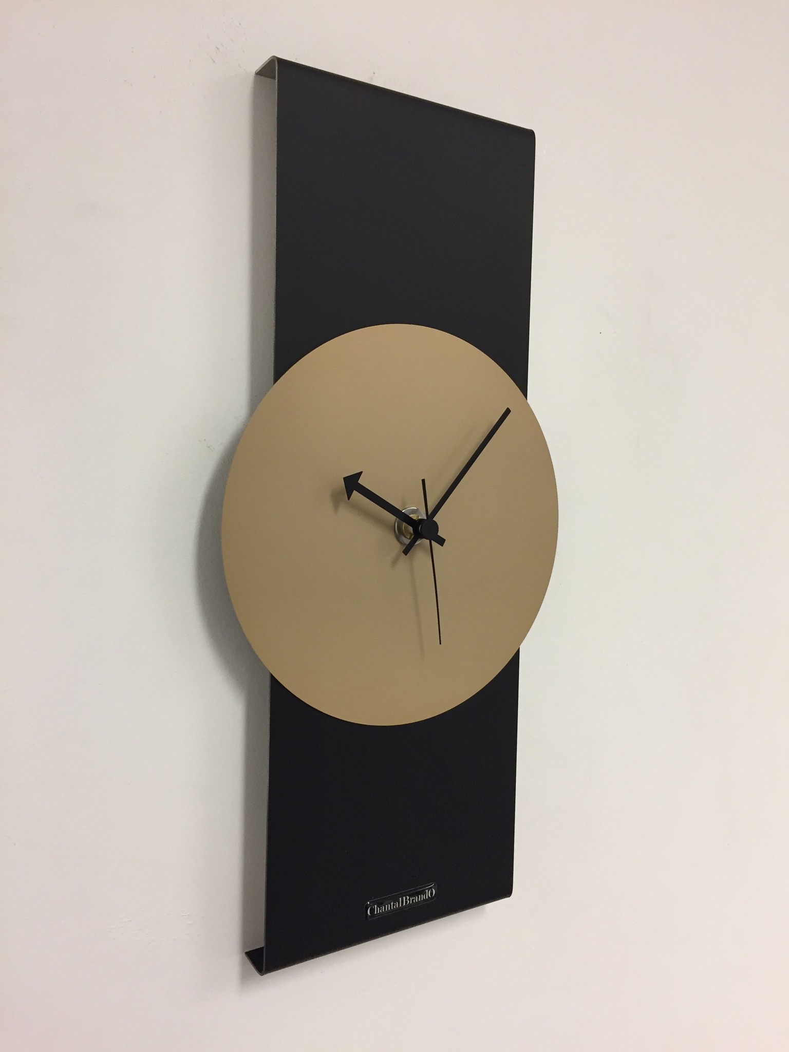 Klokkendiscounter Design - Wall clock Black -Line & Camel Beige Modern Design Stainless steel