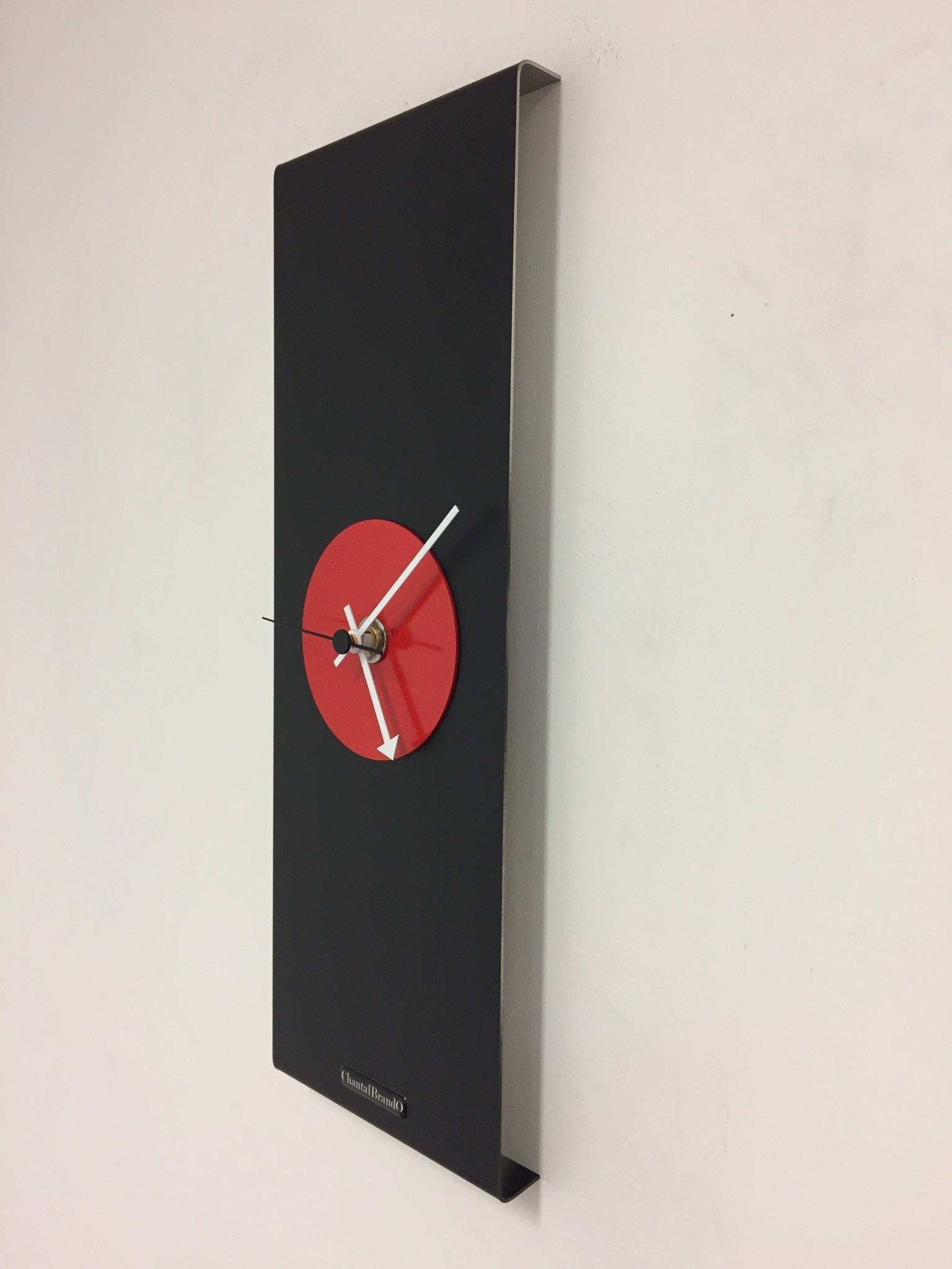 Klokkendiscounter Design - Wall clock Black -Line & Red Modern Design Stainless steel