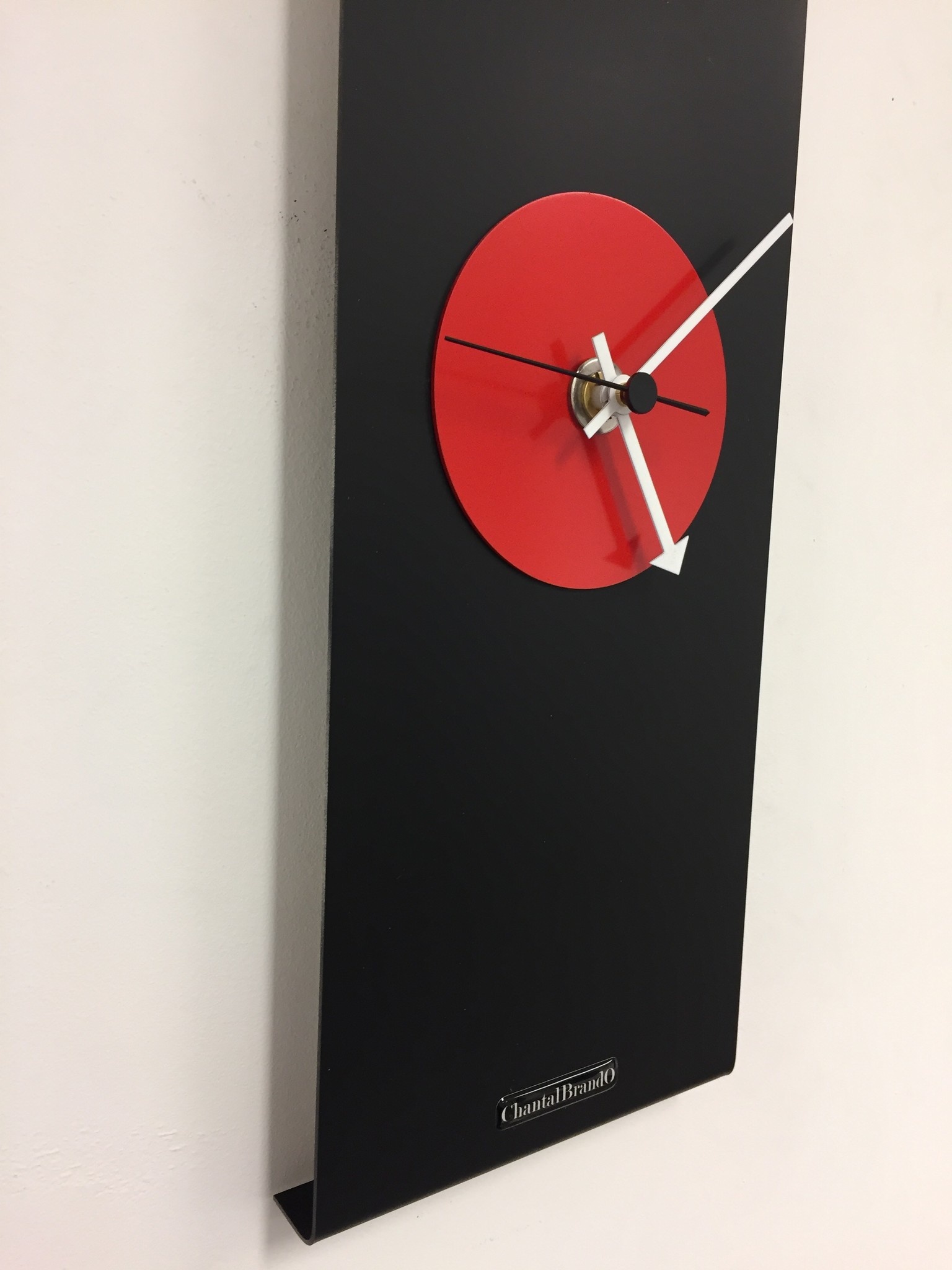 Klokkendiscounter Design - Wall clock Black -Line & Red Modern Design Stainless steel